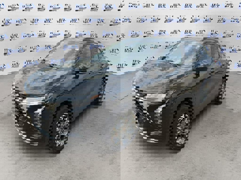 Used 2025 Chevrolet Trax LT w/ LT Convenience Package FWD image 3