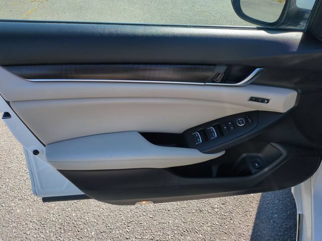 Used 2019 Honda Accord Touring image 12