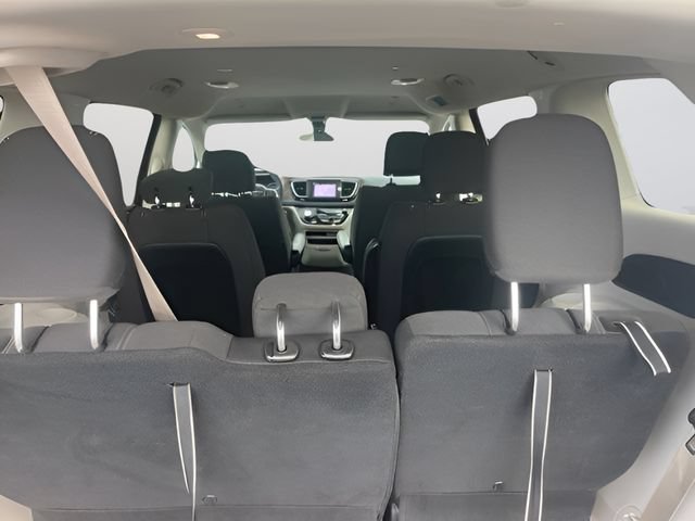 Used 2022 Chrysler Voyager LX FWD image 14