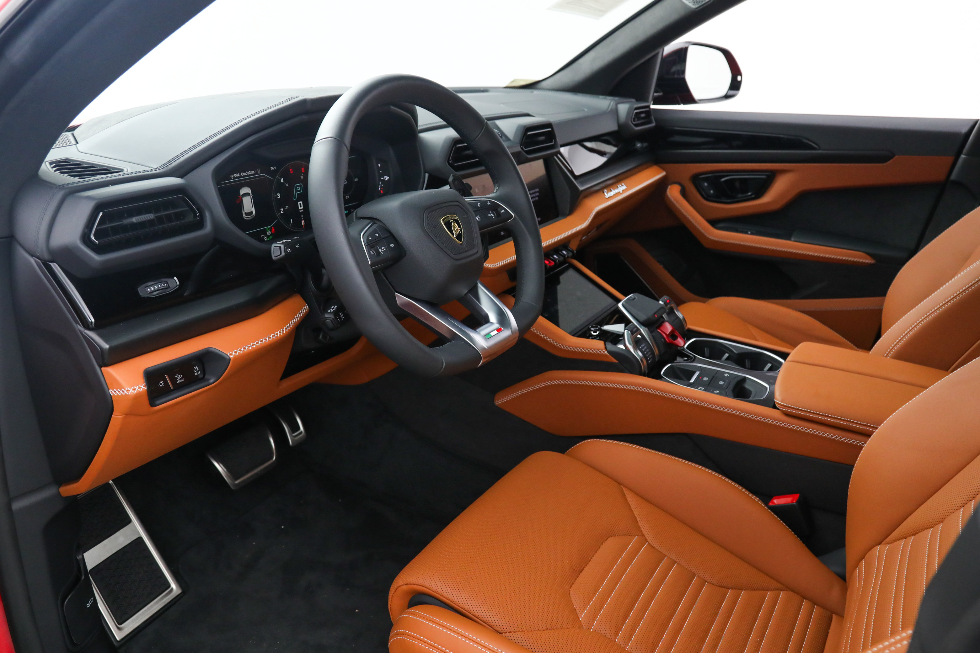 Used 2025 Lamborghini Urus SE AWD/4WD image 22