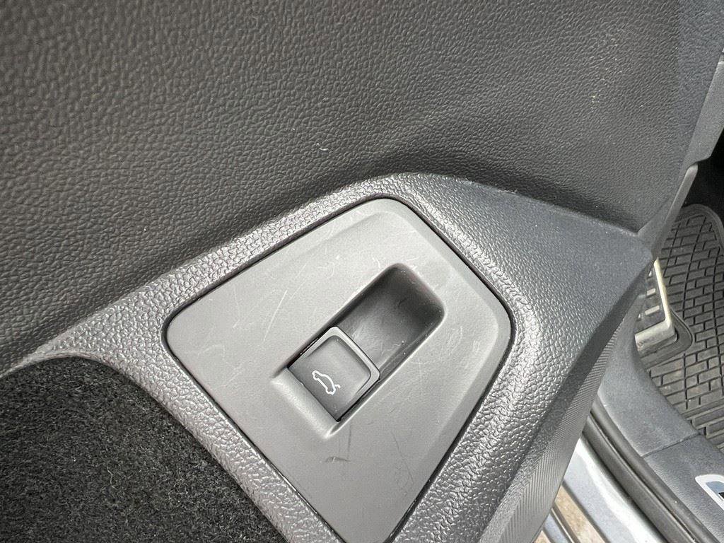 Used 2024 Volkswagen Tiguan SE R-Line image 20