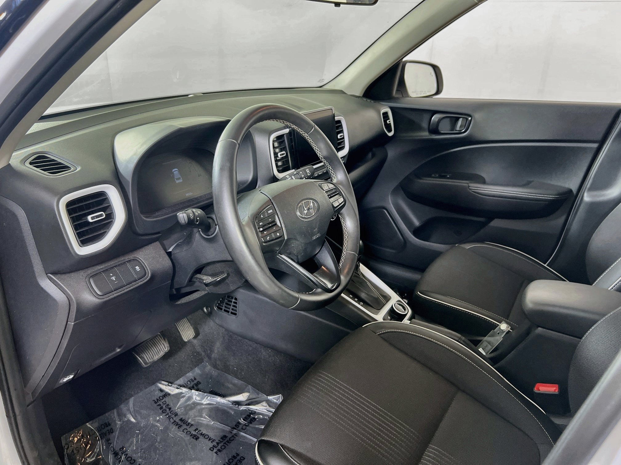 Used 2023 Hyundai Venue Limited FWD image 9