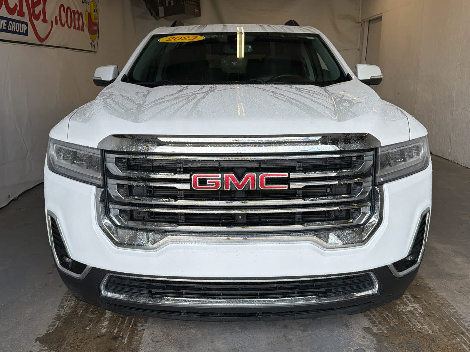 Used 2023 GMC Acadia SLT FWD image 3
