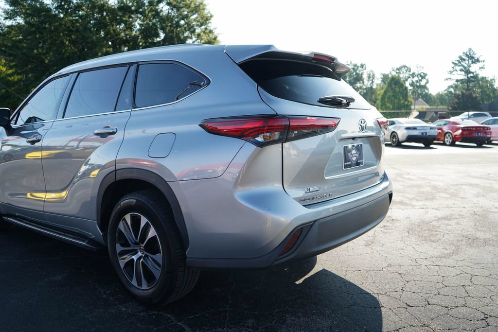 Used 2022 Toyota Highlander XLE FWD image 22