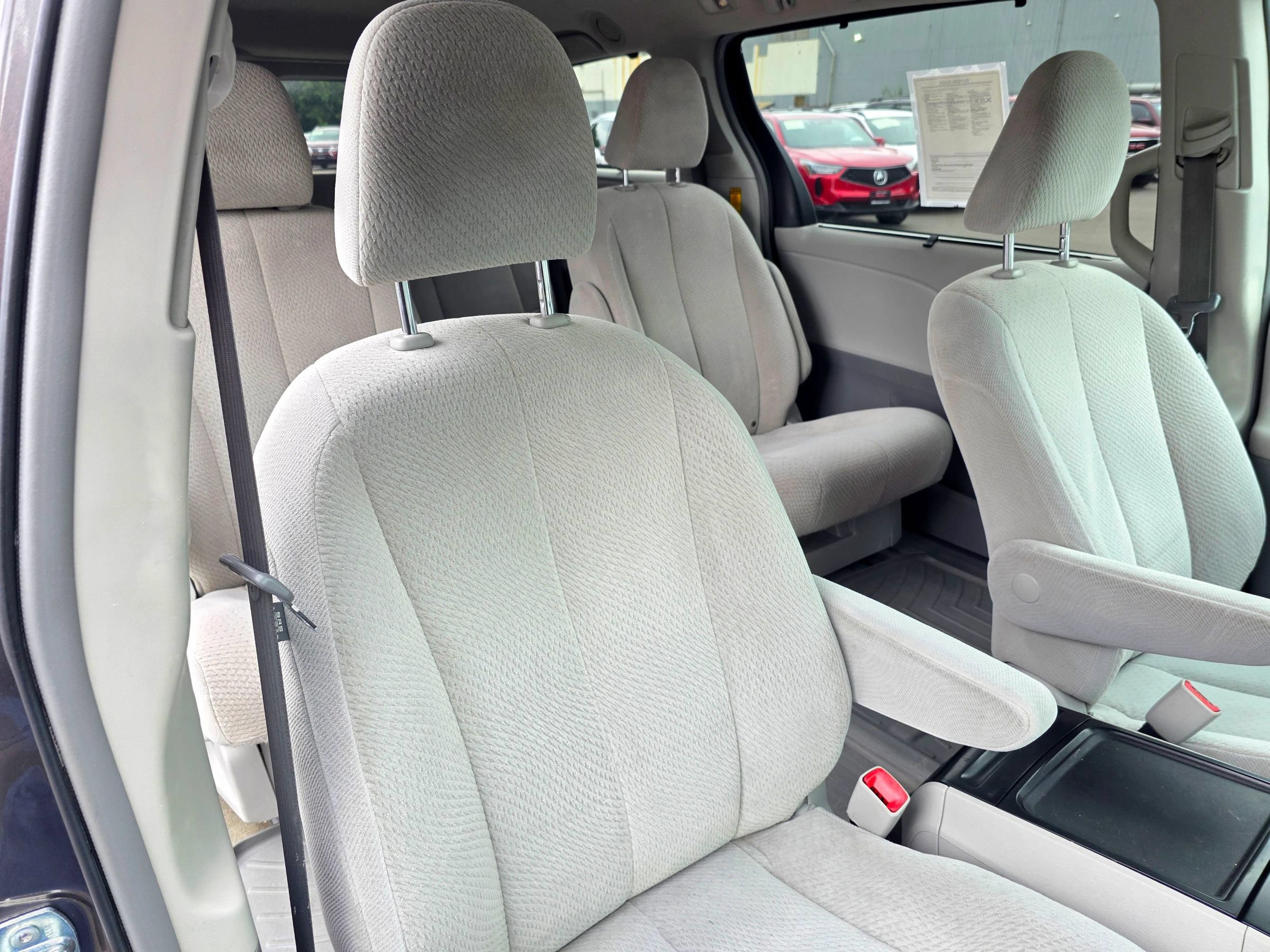 Used 2014 Toyota Sienna LE AWD/4WD image 52