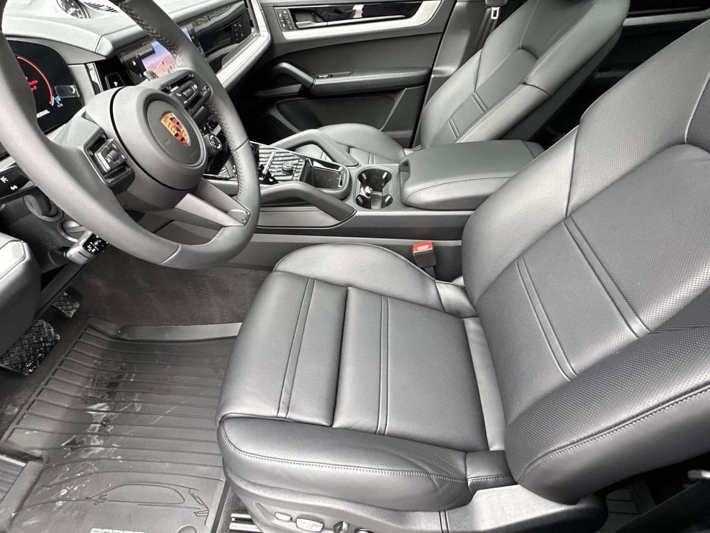 New 2026 Porsche Cayenne Coupe AWD/4WD image 19