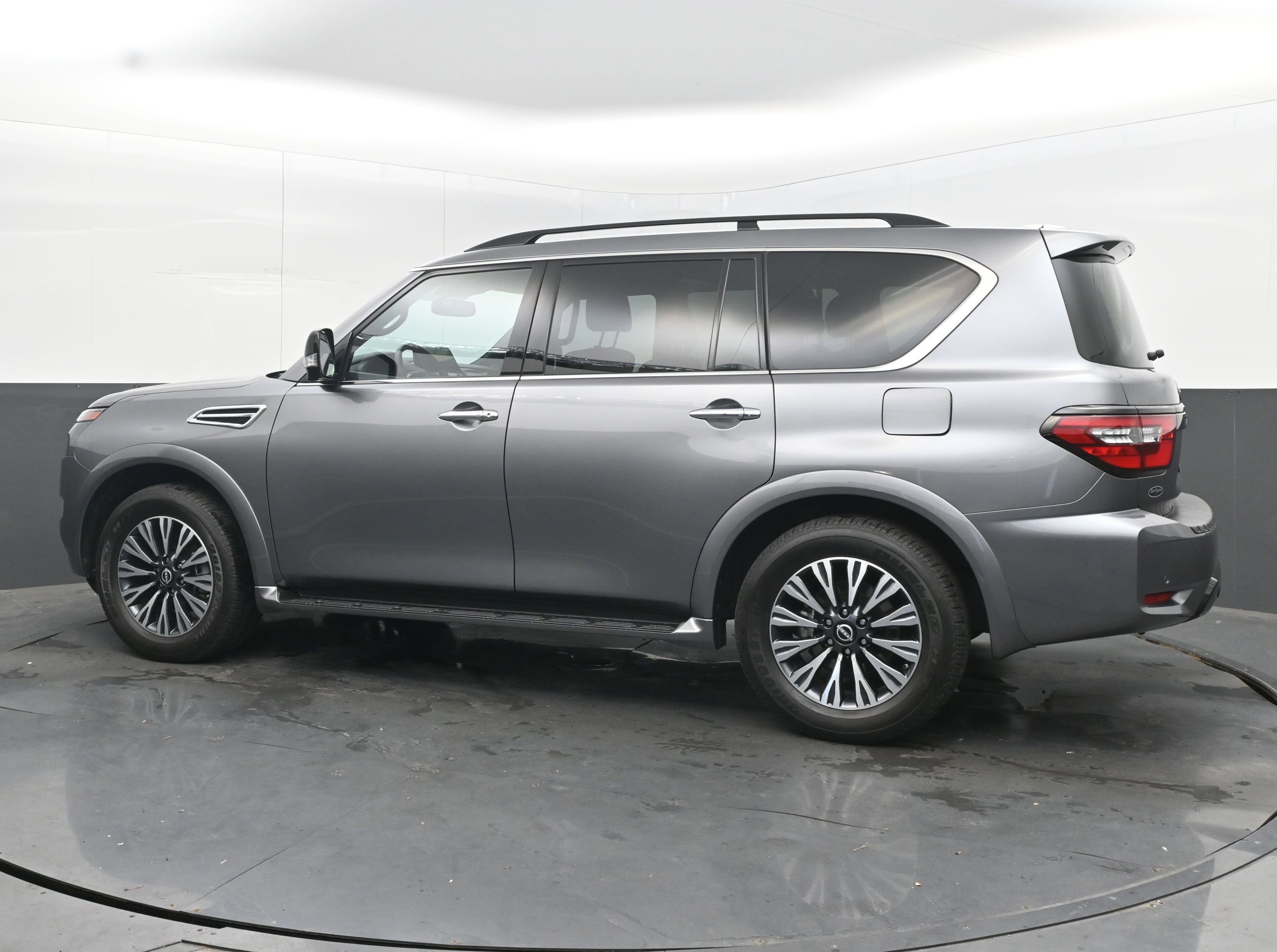 Used 2024 Nissan Armada SL w/ Midnight Edition Package image 7
