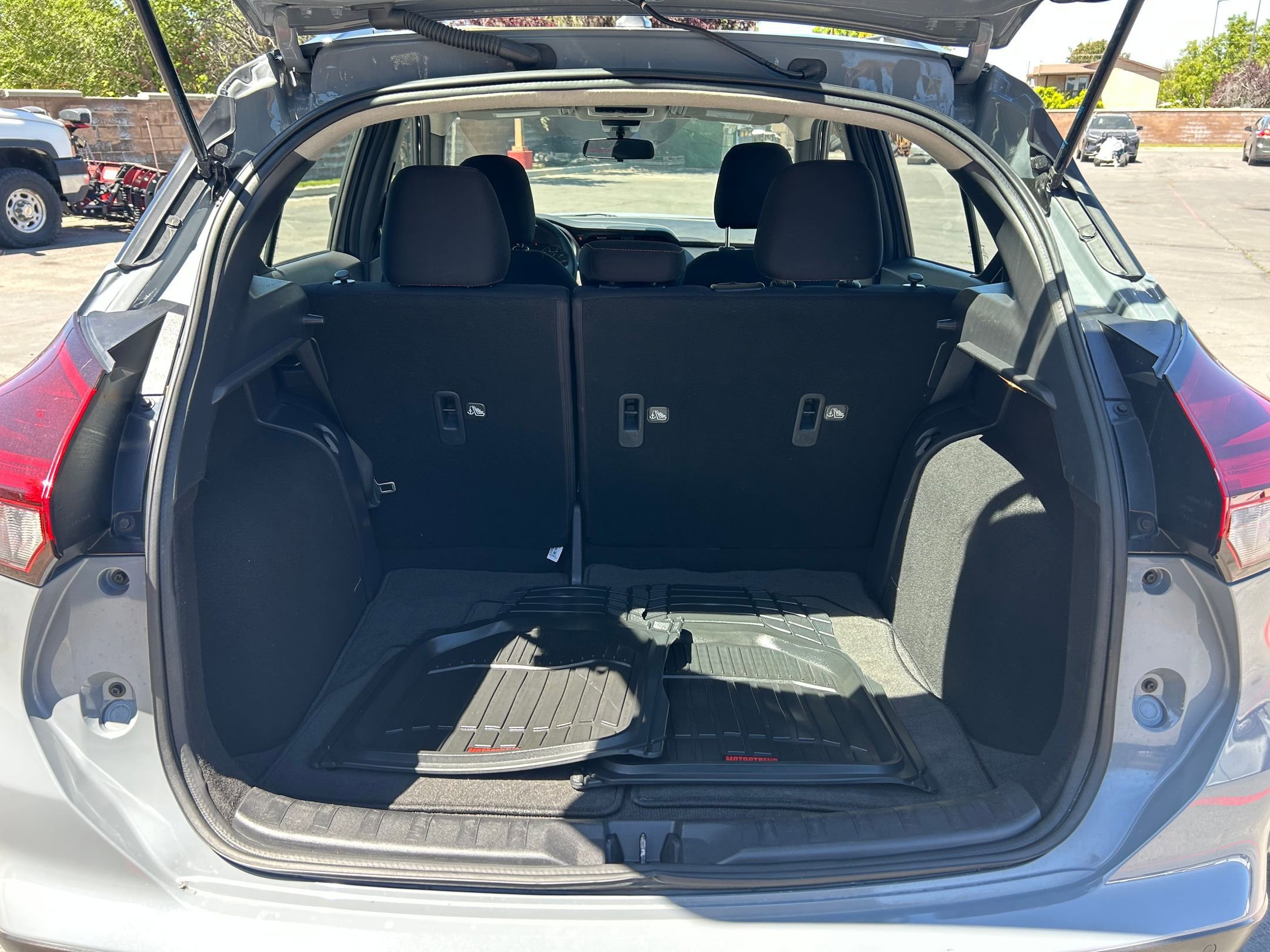 Used 2023 Nissan Kicks SR FWD image 25
