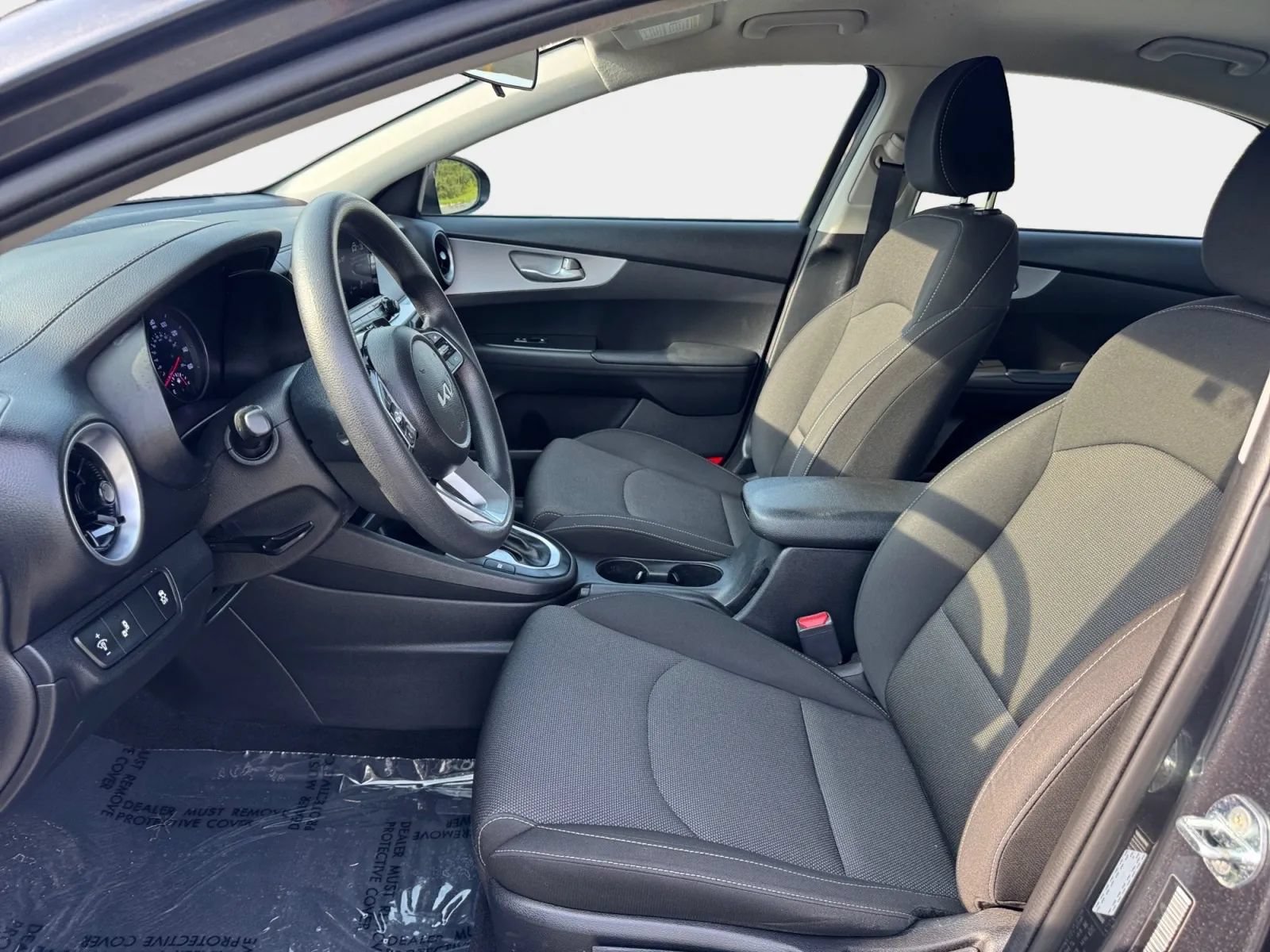 Used 2023 Kia Forte LXS w/ LXS Technology Package FWD image 9