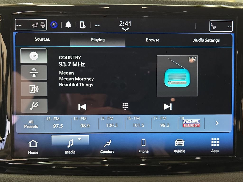 Certified 2023 Chrysler Pacifica Touring-L FWD image 24