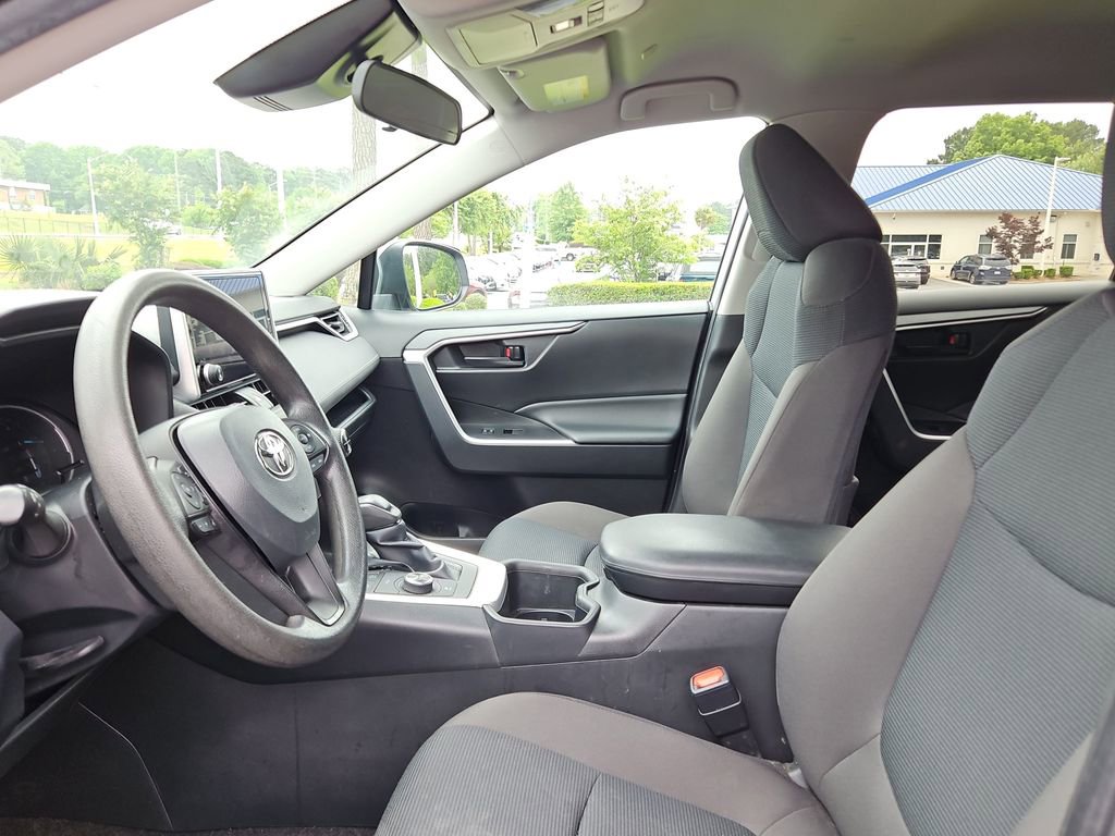 Used 2023 Toyota RAV4 LE AWD/4WD image 9