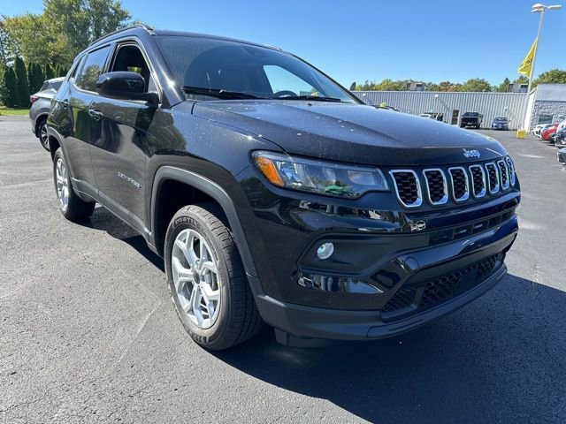New 2025 Jeep Compass Latitude image 3