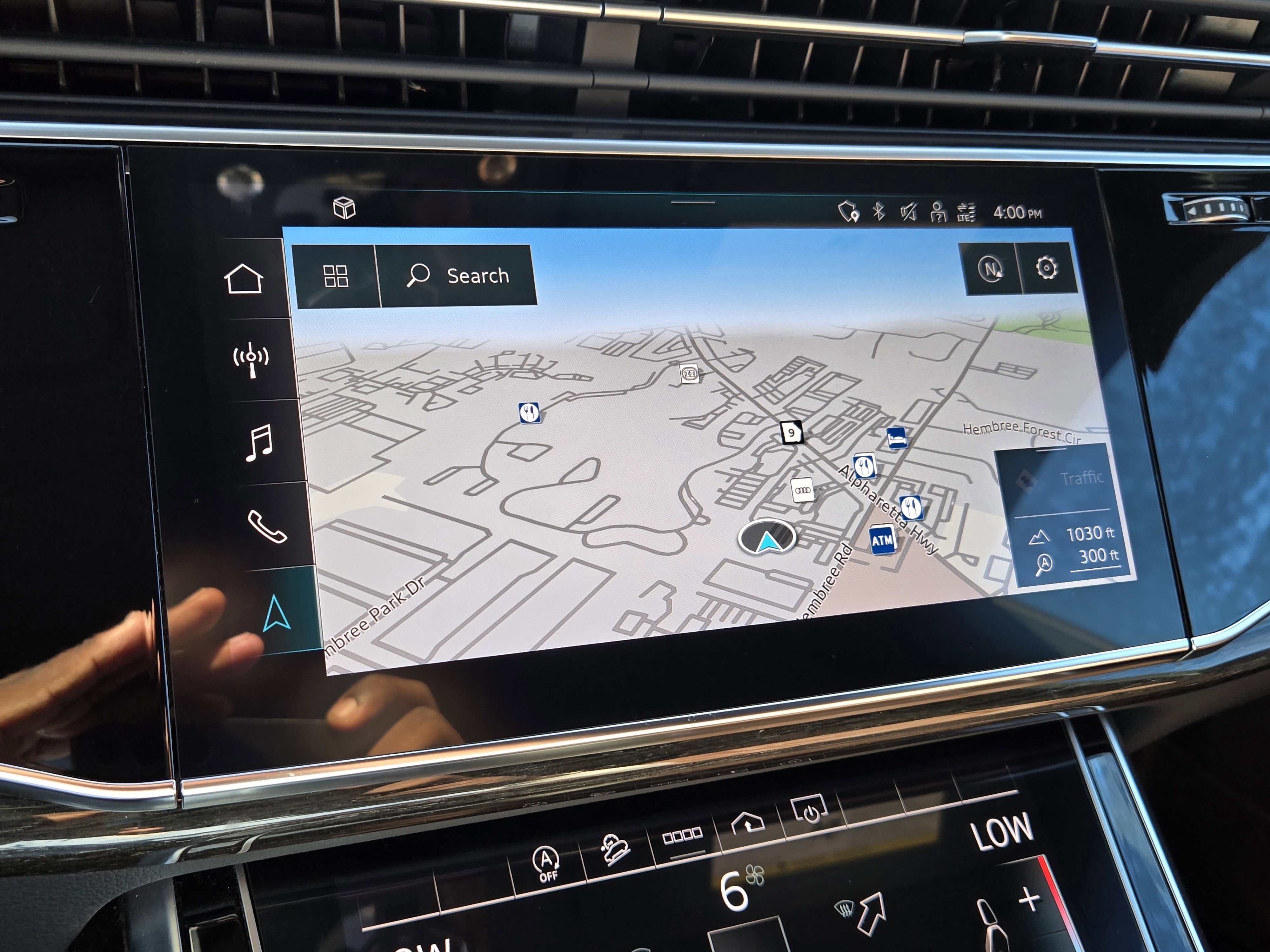 Used 2023 Audi Q8 Premium image 25