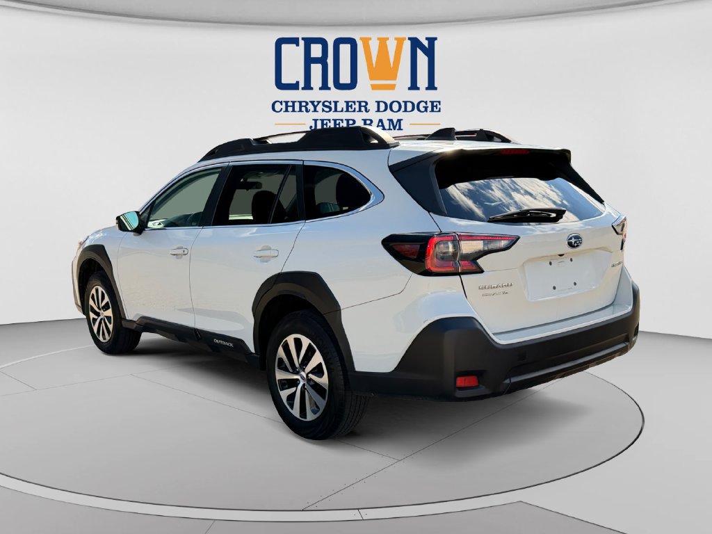 Used 2023 Subaru Outback Premium AWD/4WD image 5