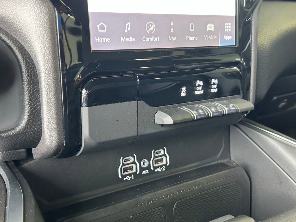 Used 2025 RAM 1500 Big Horn RWD image 39