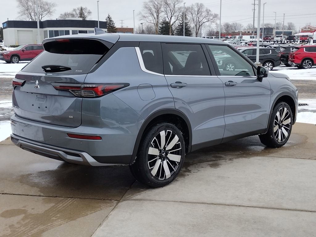 New 2026 Mitsubishi Outlander SE image 14