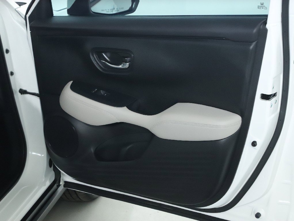 Used 2023 Honda HR-V LX image 32