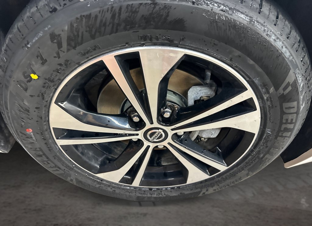 Used 2022 Nissan Sentra SV FWD image 17