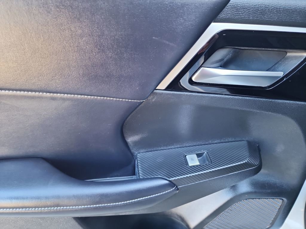 Used 2024 Mitsubishi Outlander SE Black Edition image 36