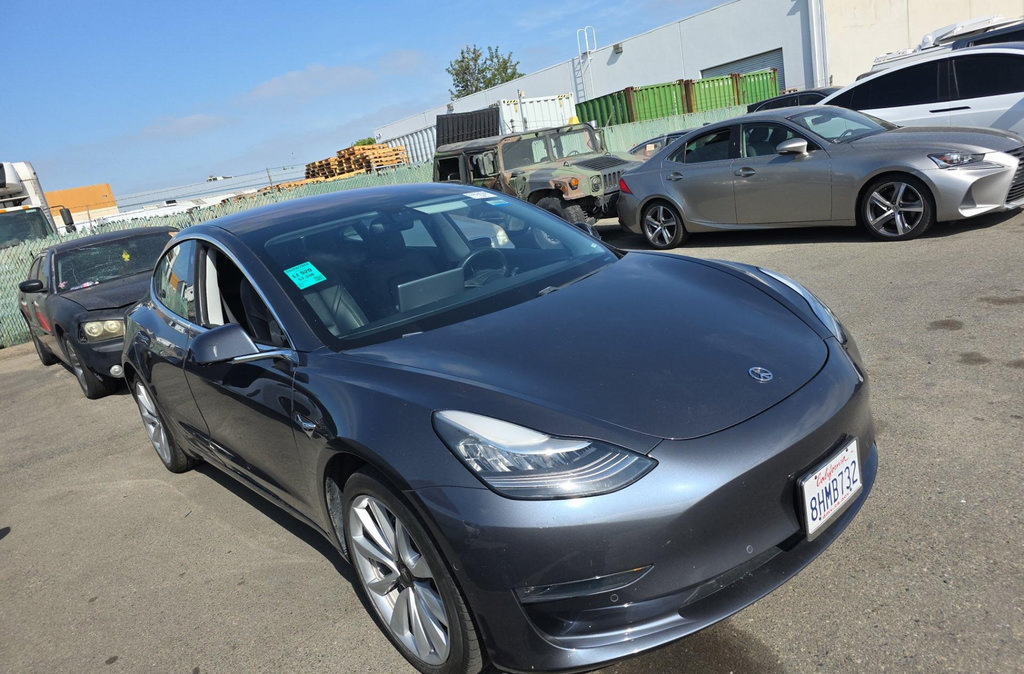 Used 2018 Tesla Model 3 Mid Range RWD image 2