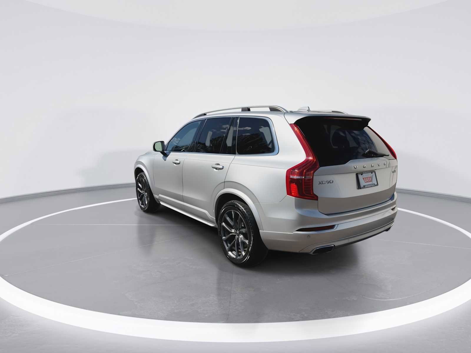 Used 2017 Volvo XC90 T6 Momentum w/ Vision Package image 6