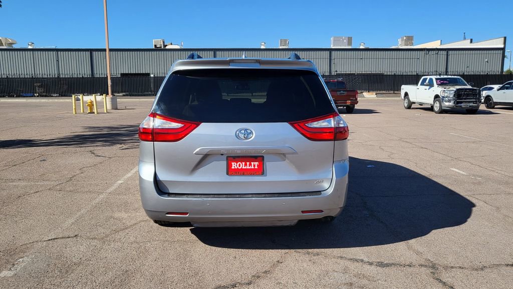 Used 2018 Toyota Sienna XLE w/ XLE Navigation Package image 7