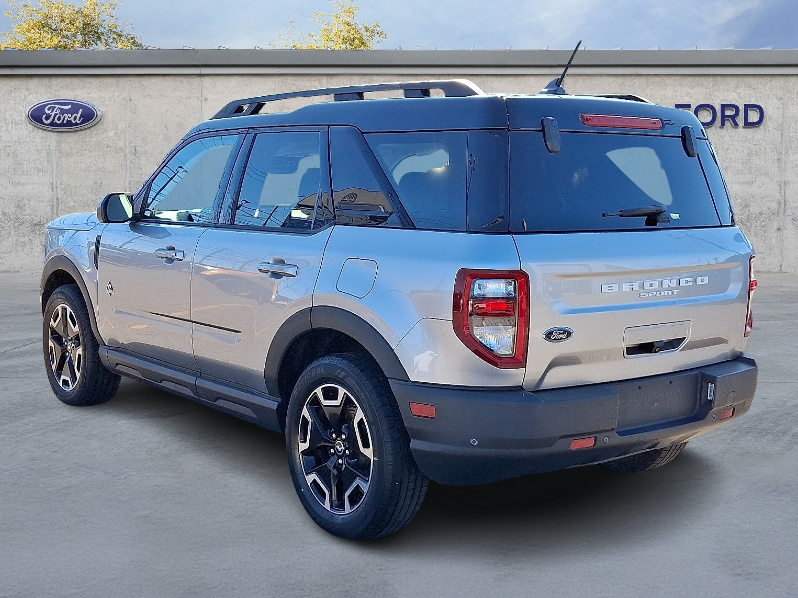 Used 2022 Ford Bronco Sport Outer Banks w/ Tech Package AWD/4WD image 4