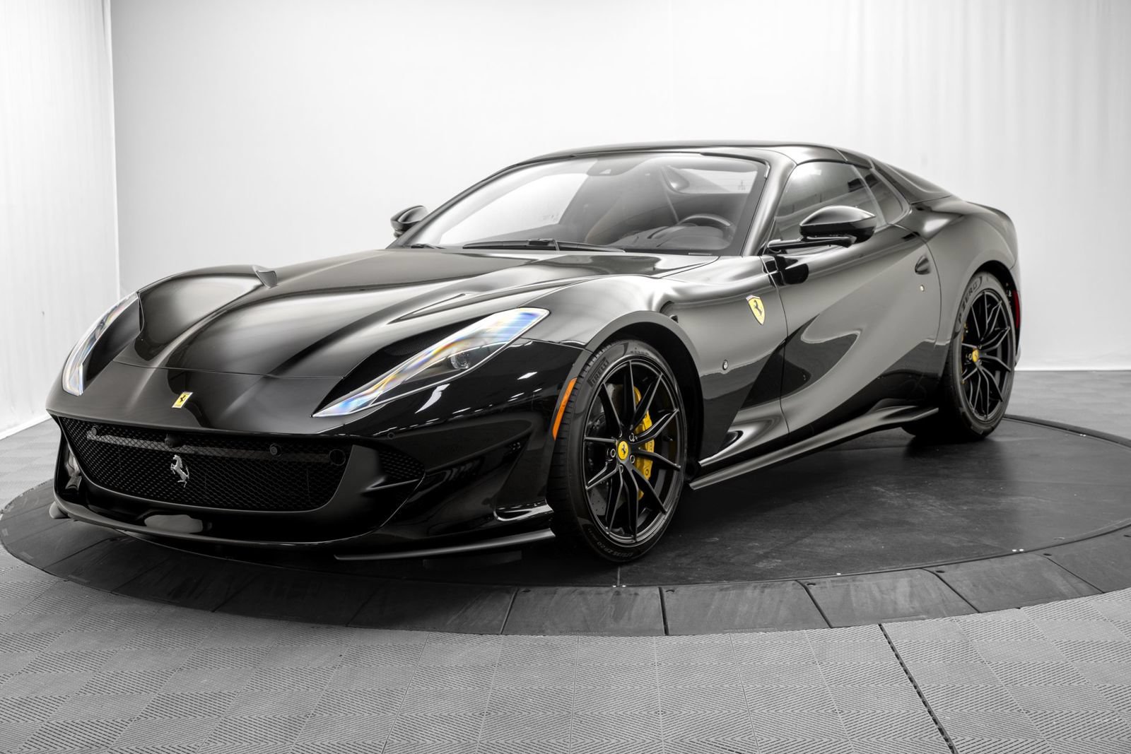 Used 2022 Ferrari 812 GTS RWD image 11