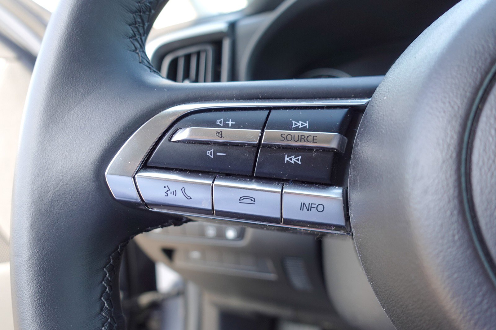 Certified 2025 MAZDA CX-50 2.5 Hybrid w/ Preferred Pkg image 12