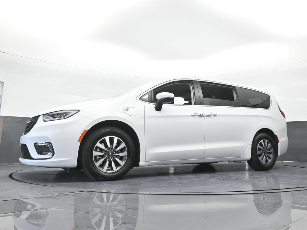 Used 2023 Chrysler Pacifica Touring-L FWD image 57