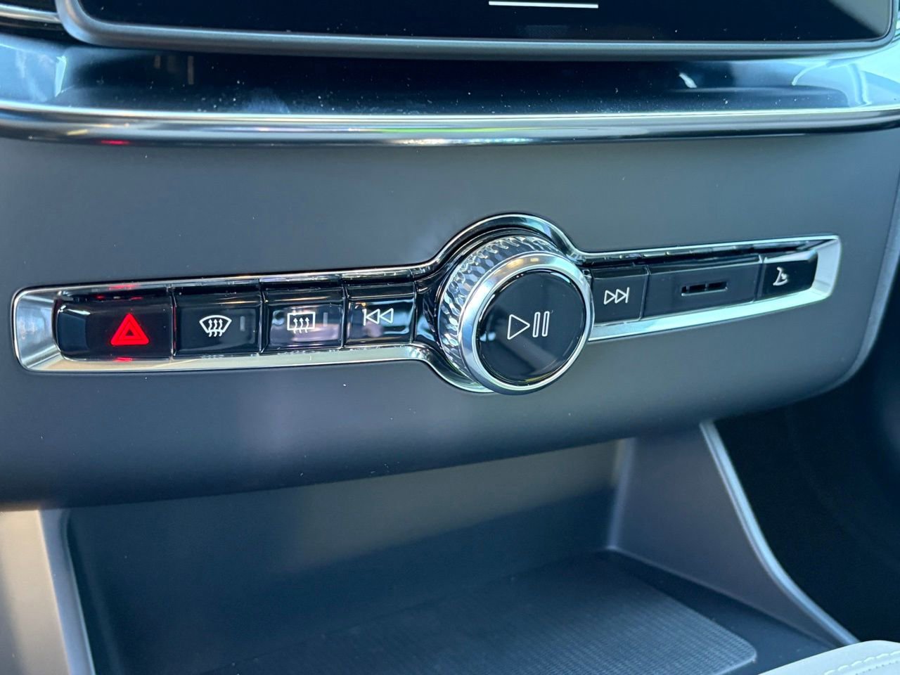 New 2026 Volvo XC90 B5 Ultra w/ Protection Package Premier image 16