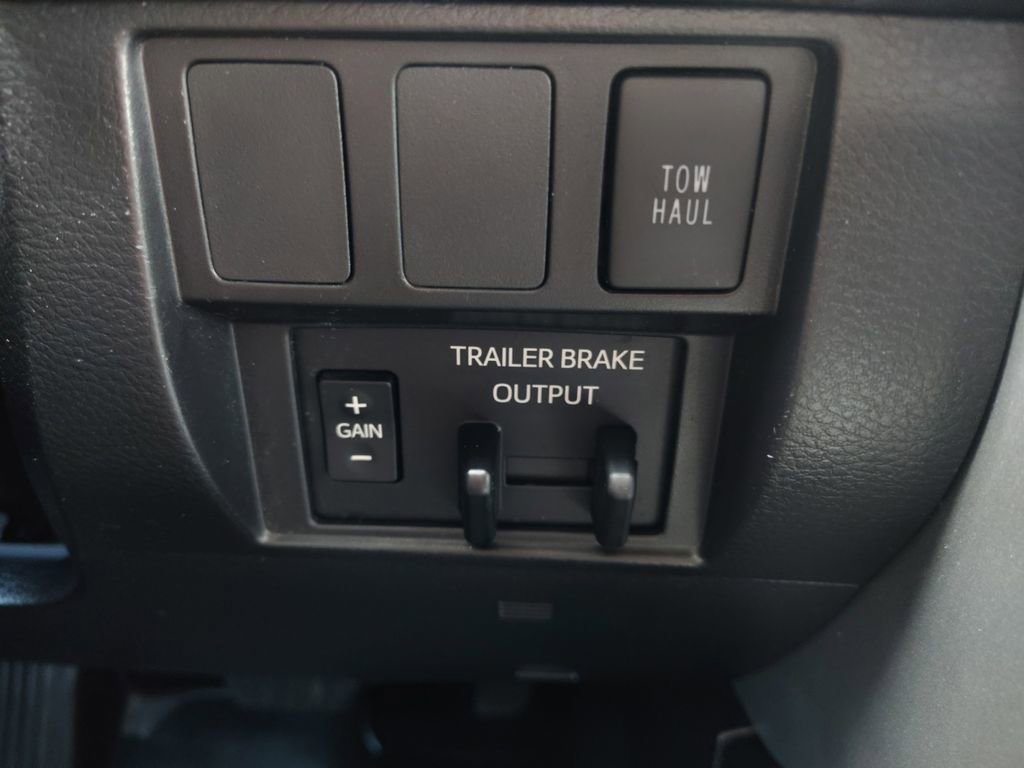 Used 2020 Toyota Tundra SR5 w/ SR5 Upgrade Package image 9