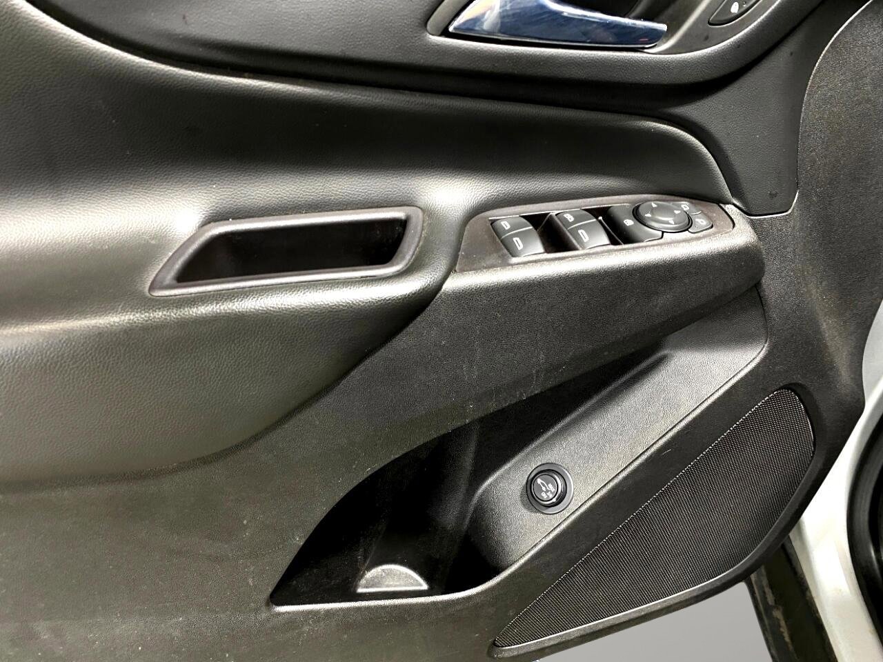 Used 2022 Chevrolet Equinox LT w/ Driver Convenience Package image 9