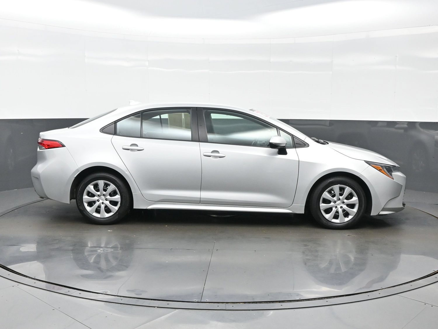 Used 2025 Toyota Corolla LE FWD image 7