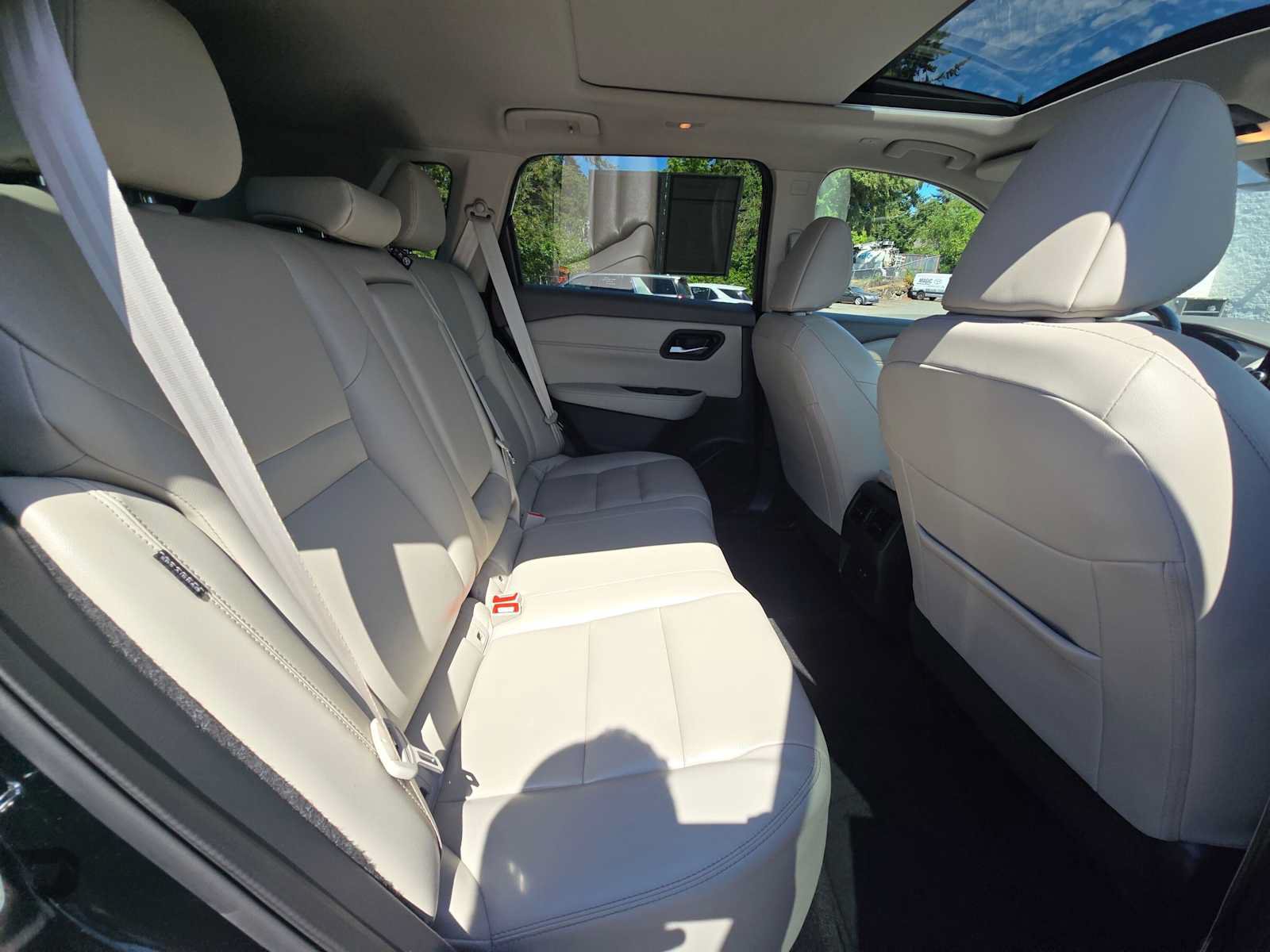 Used 2023 Nissan Rogue SL AWD/4WD image 12