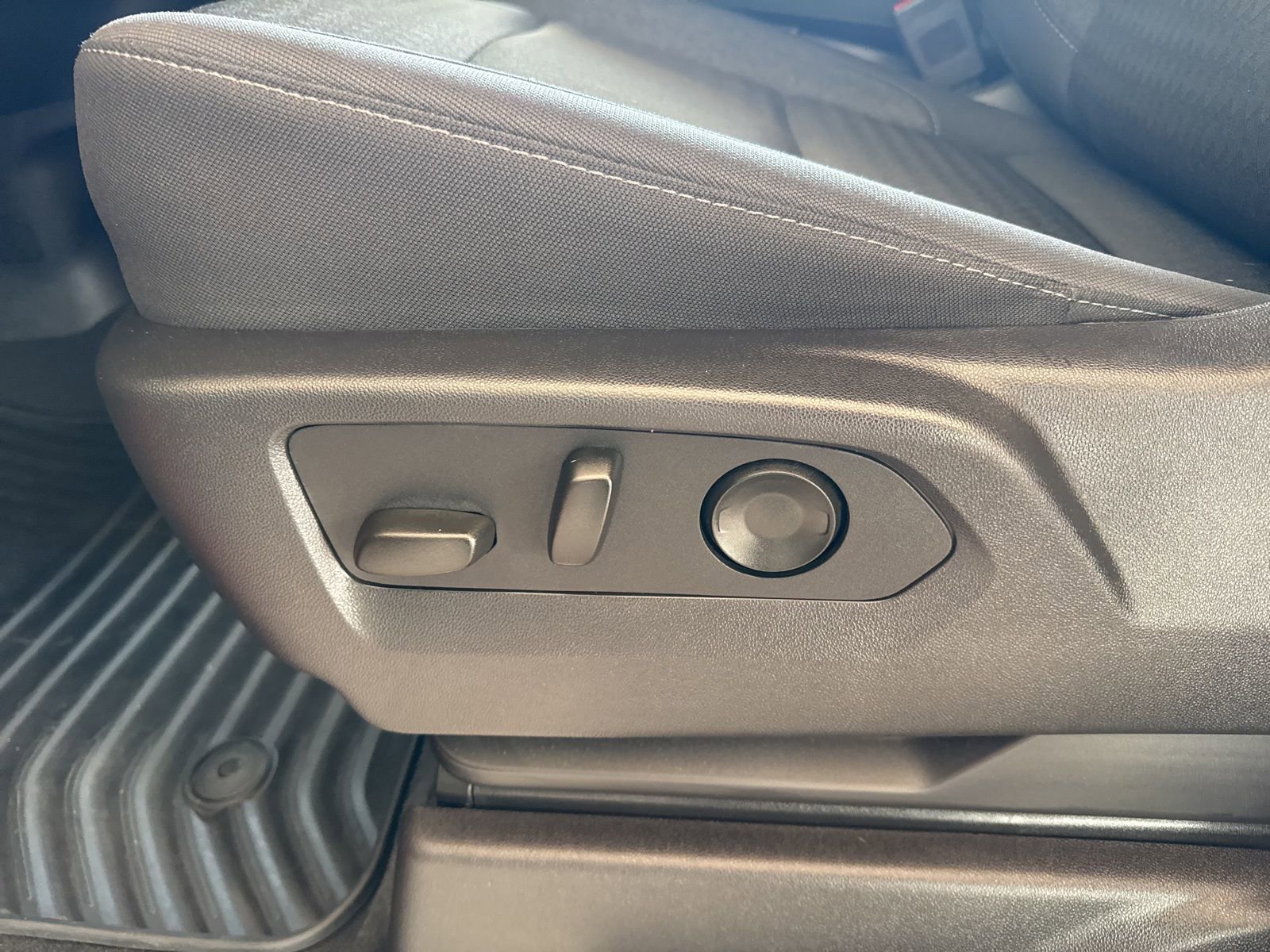 Used 2024 Chevrolet Silverado 1500 LT AWD/4WD image 18