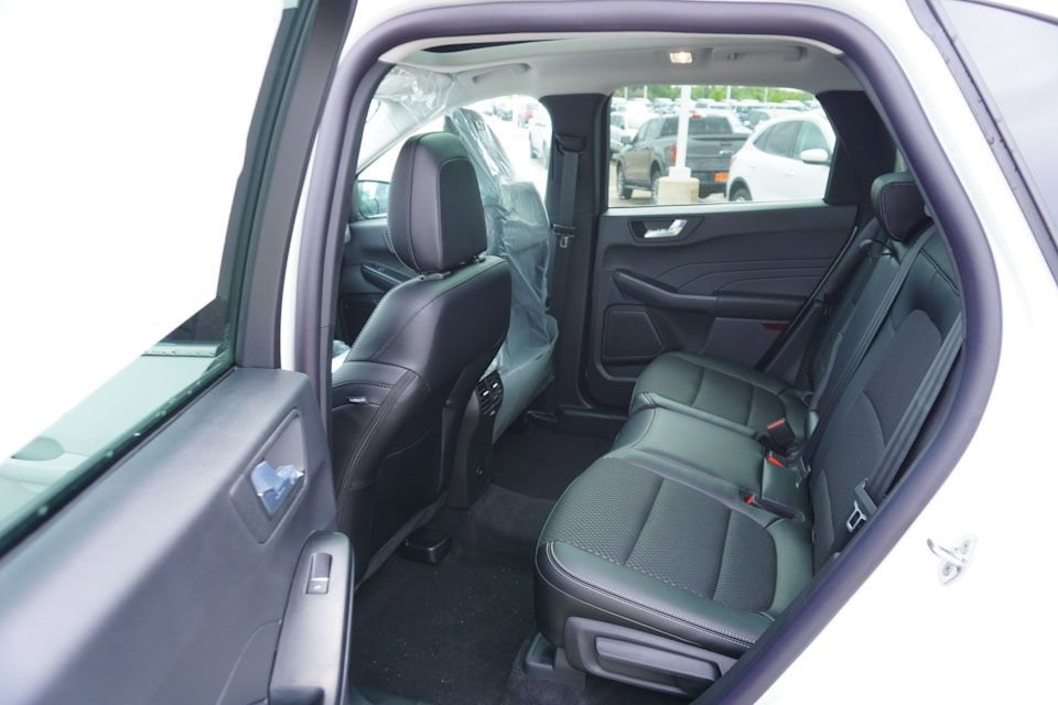 New 2025 Ford Escape SE w/ Class II Trailer Tow Package image 11