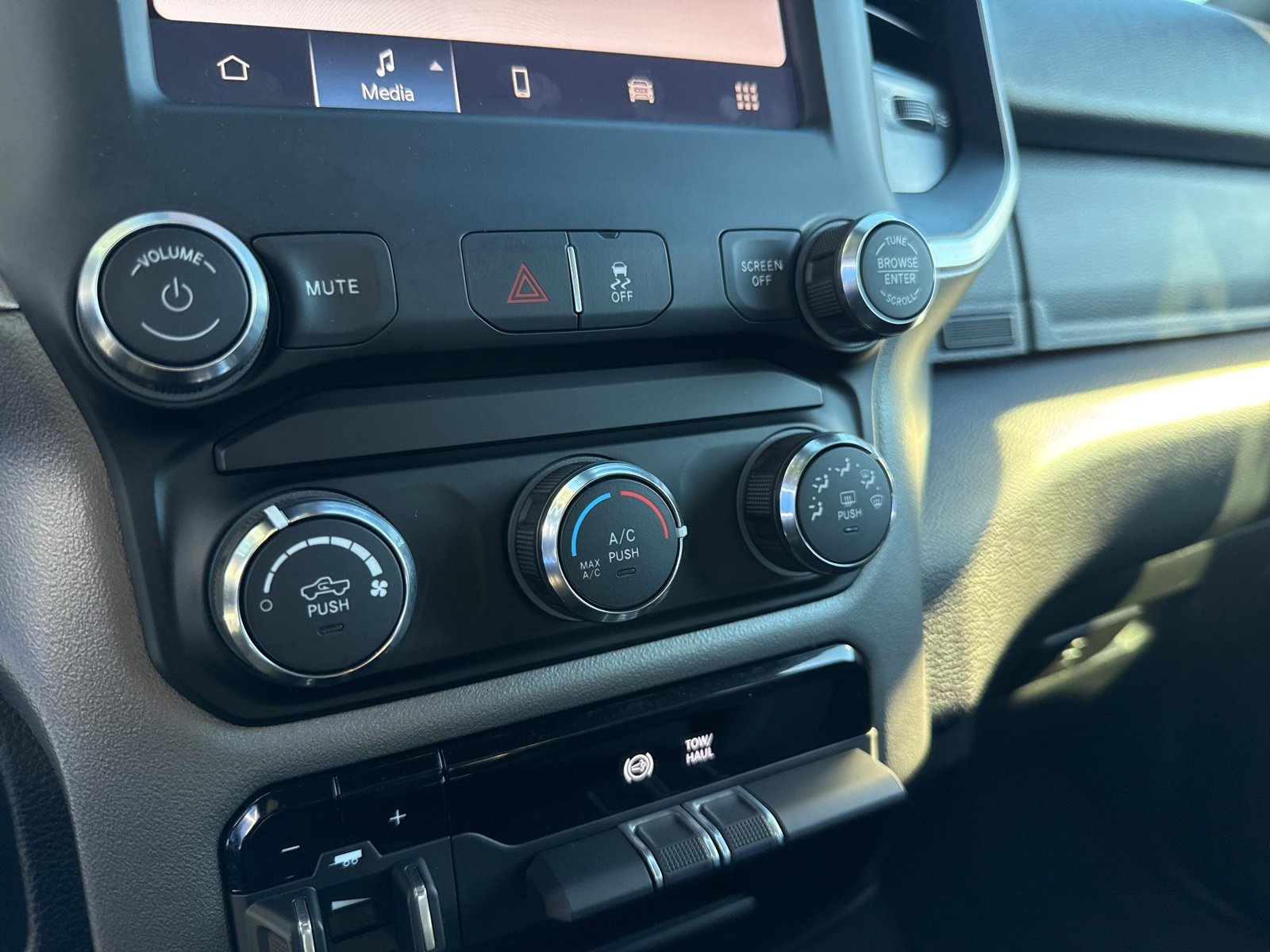 Used 2024 RAM 2500 Big Horn image 25