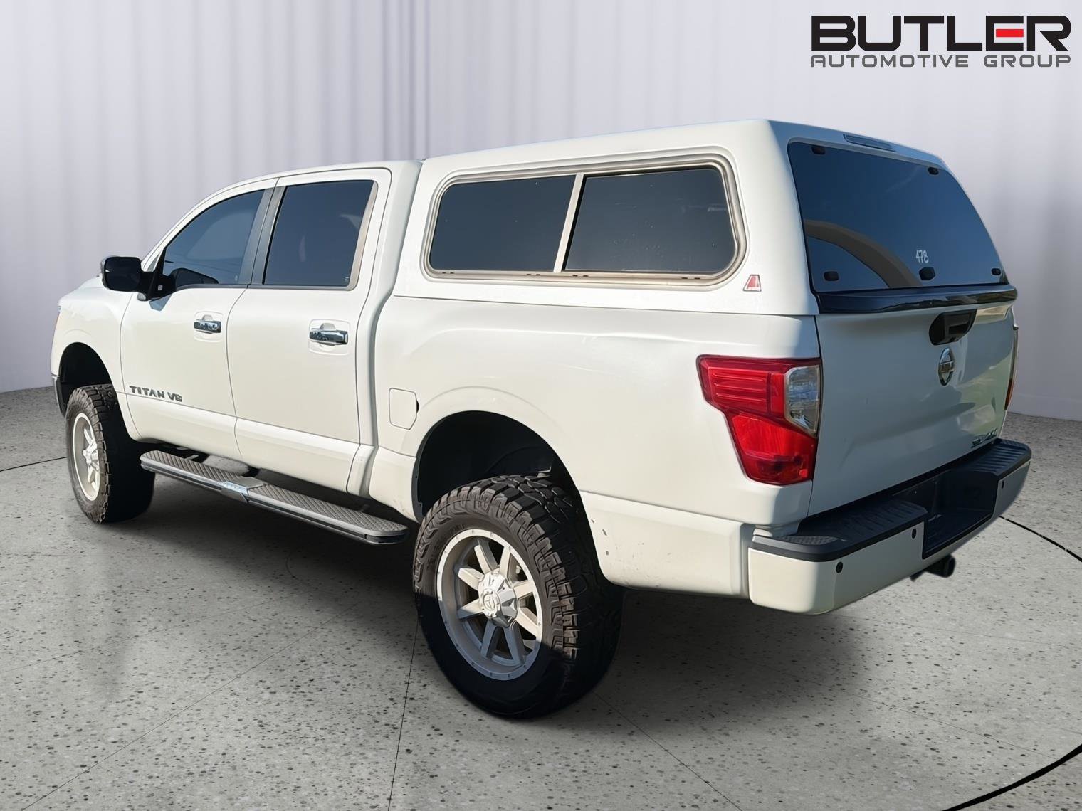 Used 2018 Nissan Titan SL AWD/4WD image 9