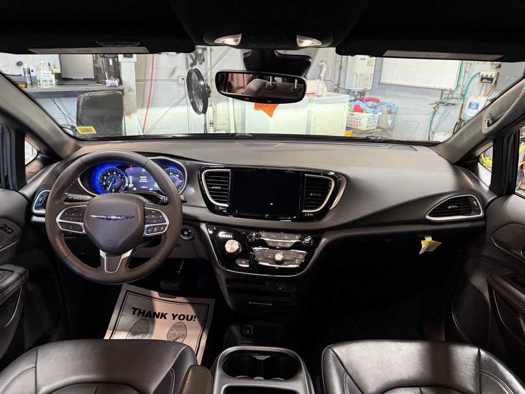 Used 2026 Chrysler Pacifica Select FWD image 7