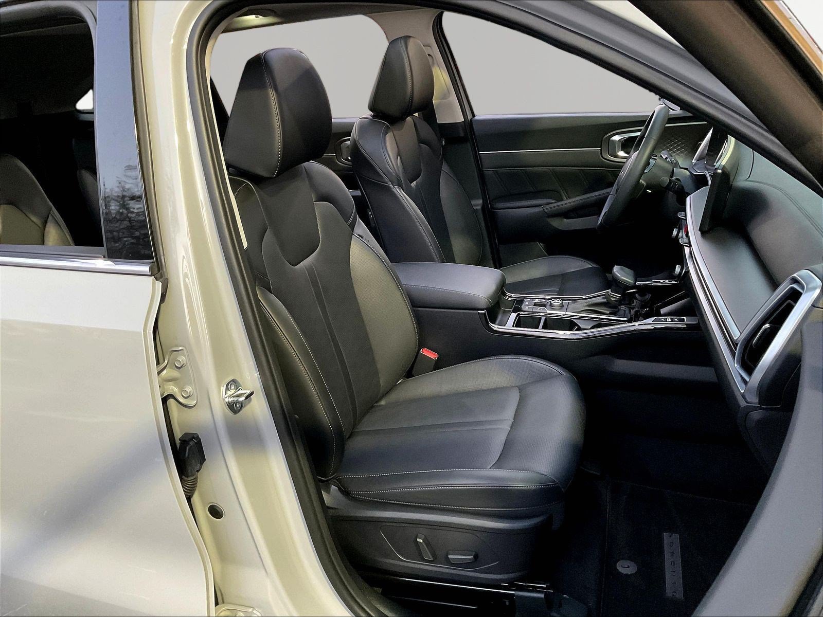 Used 2025 Kia Sorento SX FWD image 29