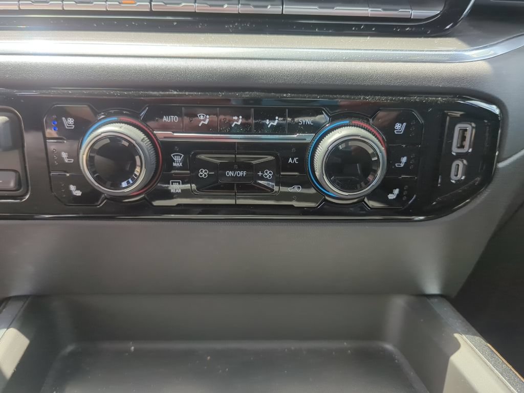 Certified 2025 Chevrolet Silverado 3500 High Country w/ High Country Premium Package AWD/4WD image 28