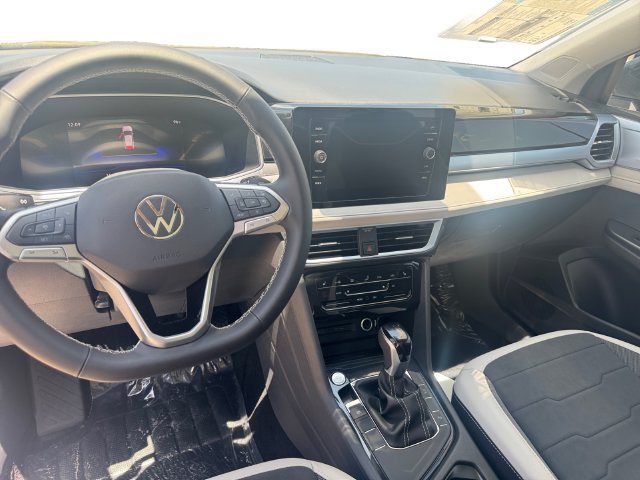 New 2026 Volkswagen Taos SE FWD image 10