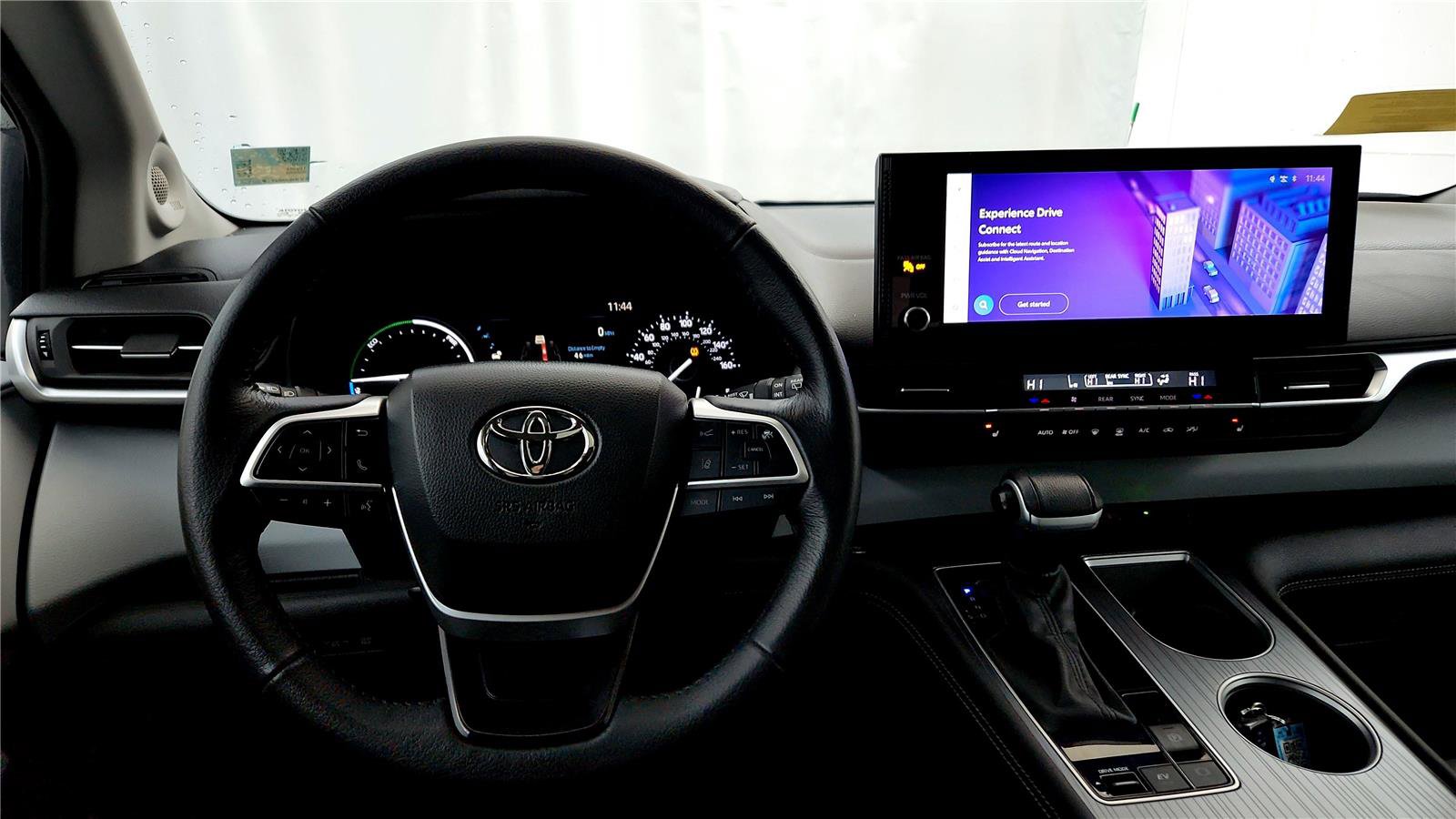 Used 2025 Toyota Sienna XLE w/ XLE Plus Package image 30