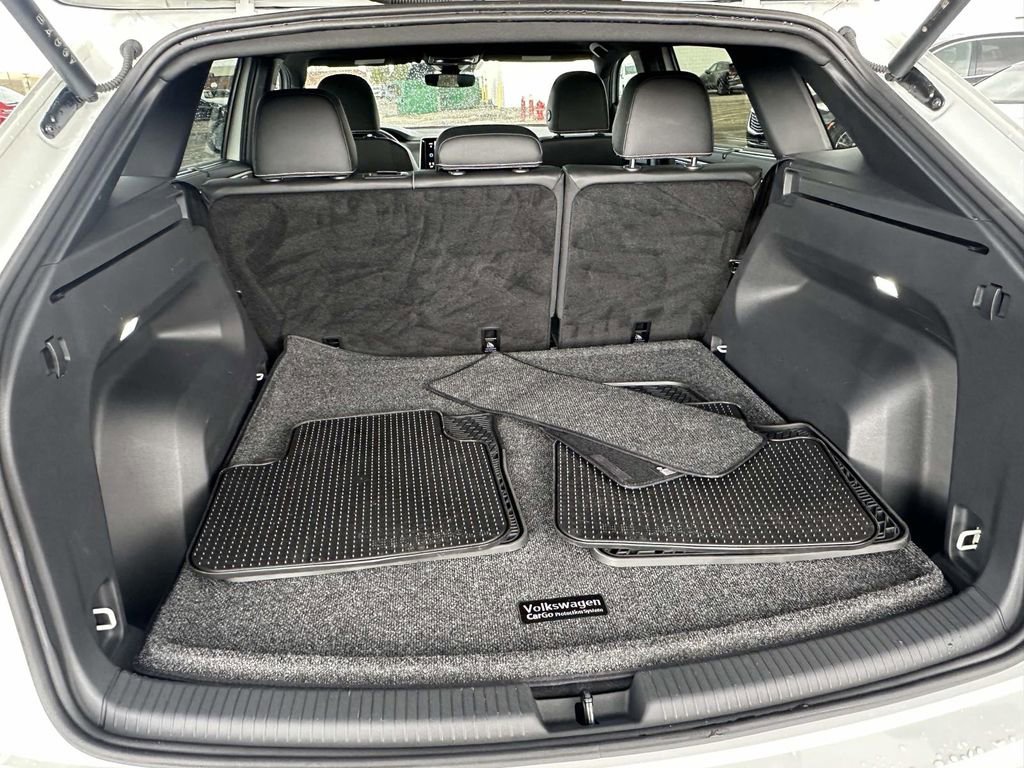 Certified 2025 Volkswagen Atlas Cross Sport SEL R-Line image 13