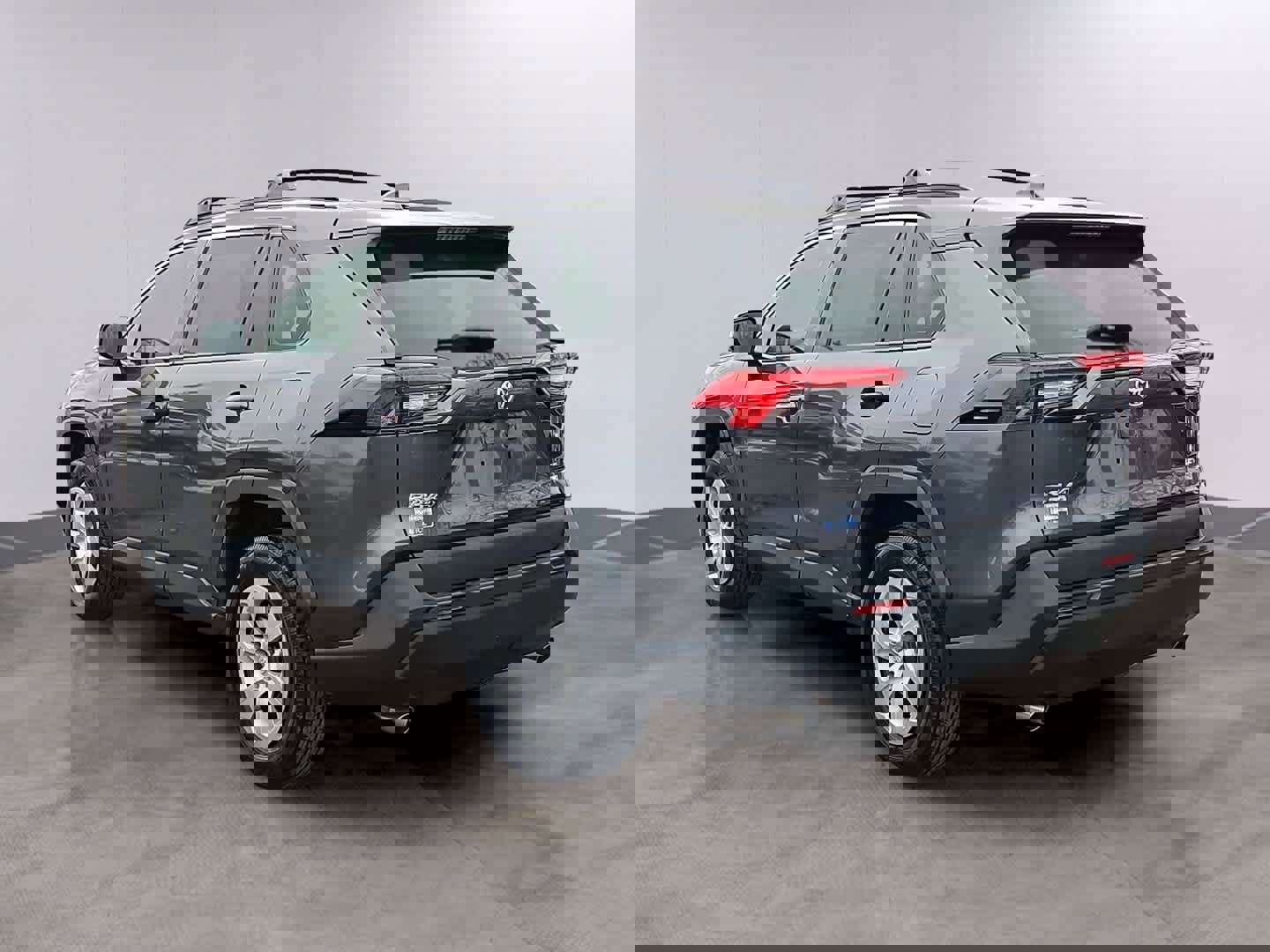 Used 2021 Toyota RAV4 LE image 6