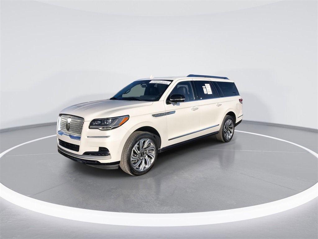 Used 2024 Lincoln Navigator L Reserve image 4