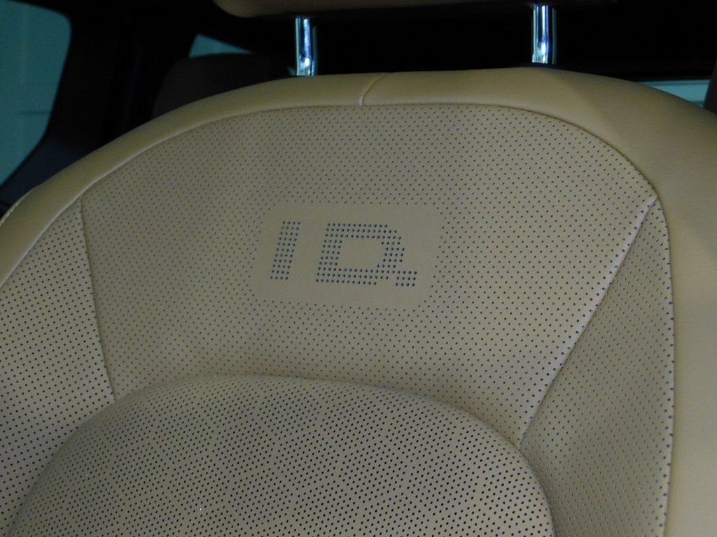 Used 2025 Volkswagen ID. Buzz 1st Edition image 39