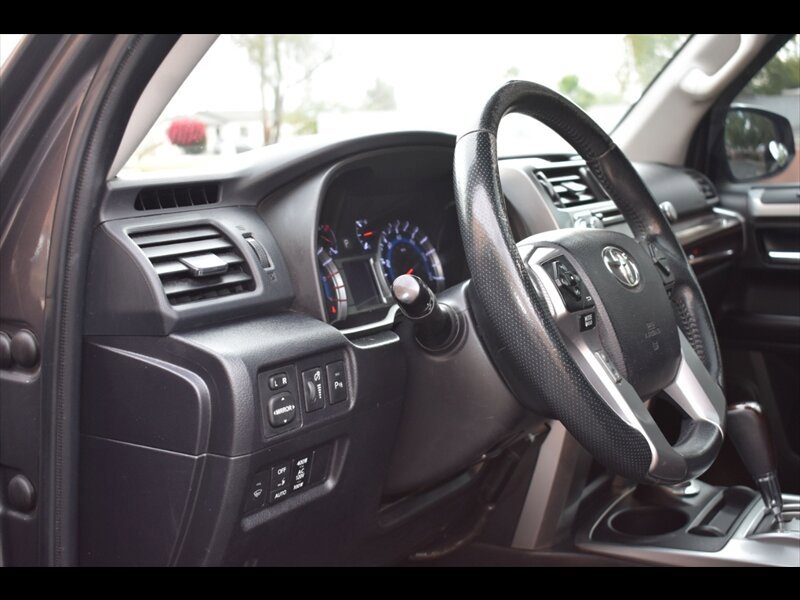 Used 2016 Toyota 4Runner Limited AWD/4WD image 15