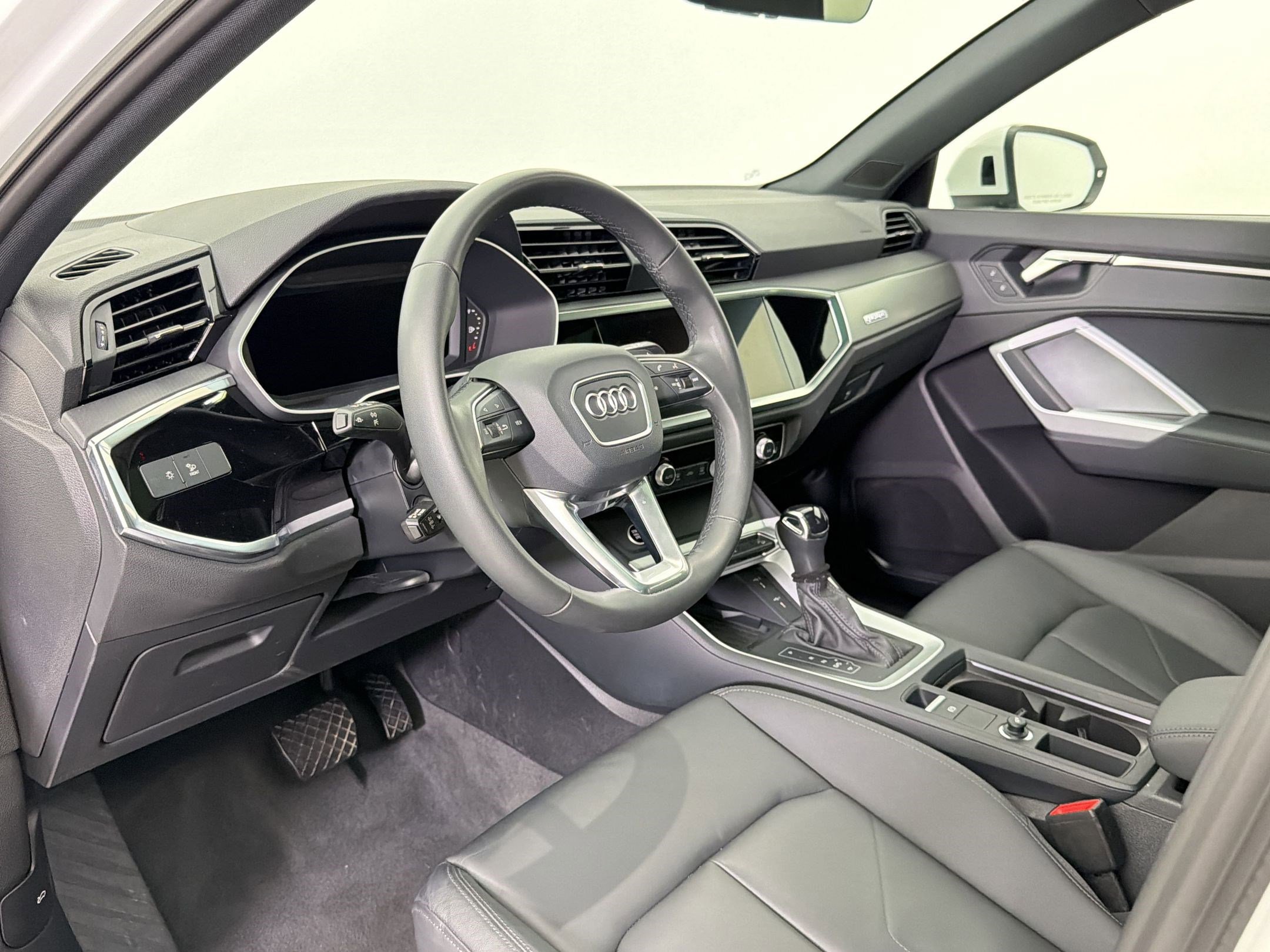 Certified 2025 Audi Q3 2.0T Premium w/ Convenience Package image 4